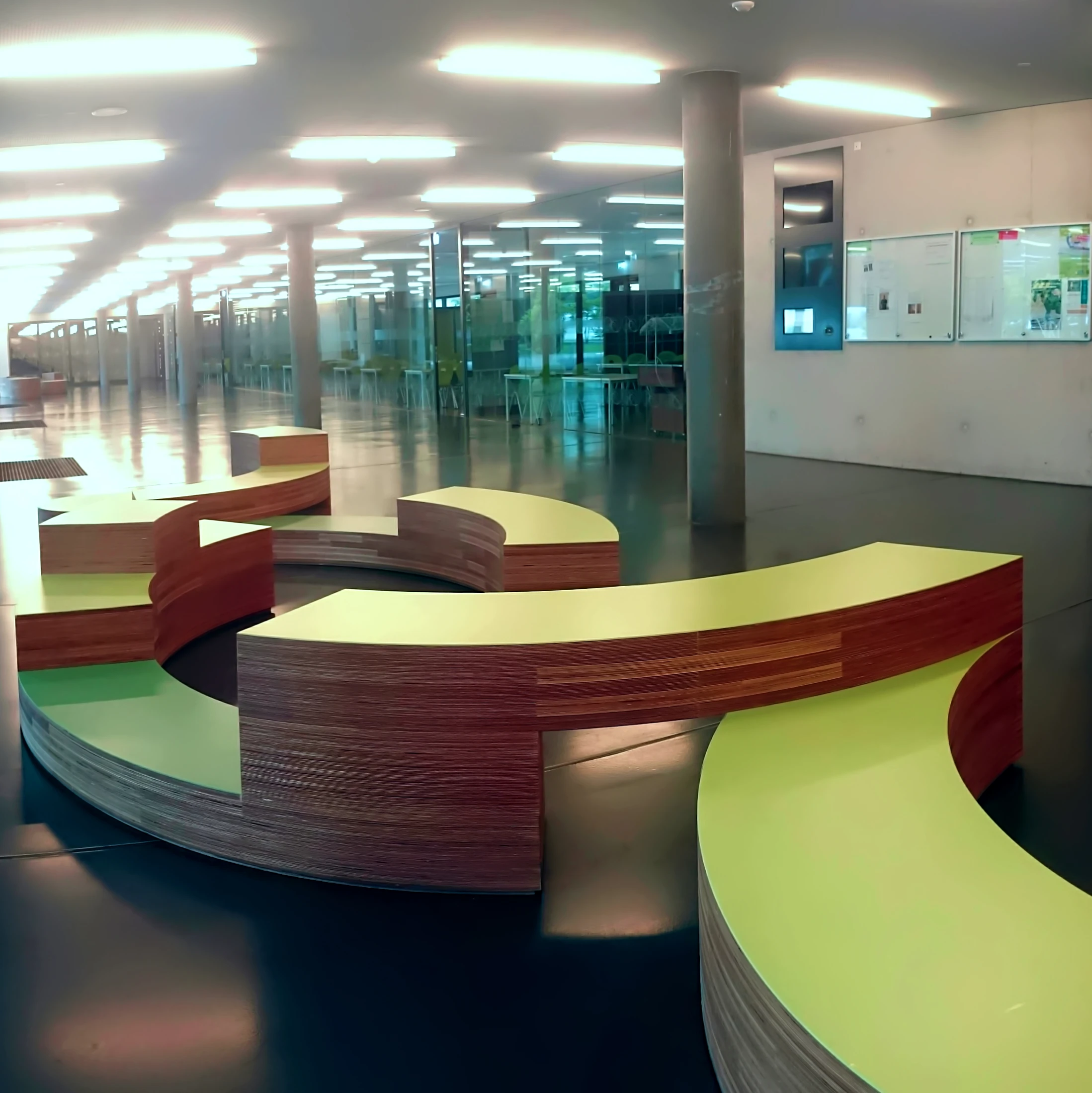 Marie-Curie Gymnasium Detail